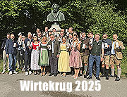 Festkrug der Wiesnwirte 2025  mit M&uuml;nchen-Maskottchen - vorgestellt wurde der Wirtekrug 2025 am 14.07.2025 im Hofbr&auml;ukeller am Wiener Platz  (&copy;Foto:  Martin Schmitz)